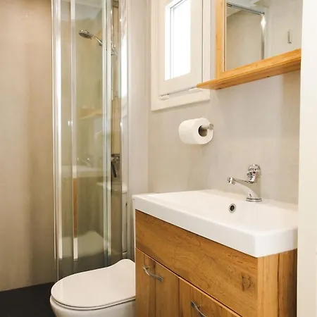 June - Veluwe Hideaway Met Sauna بيت للعطل